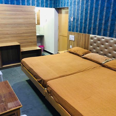 Dharmapuri C M Hotel מראה חיצוני תמונה