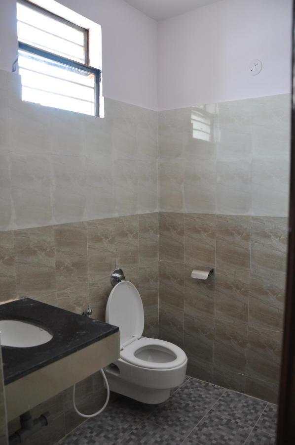 Dharmapuri C M Hotel מראה חיצוני תמונה