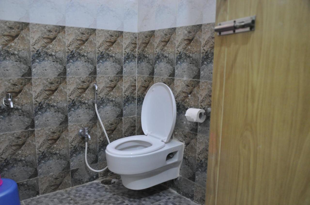 Dharmapuri C M Hotel מראה חיצוני תמונה