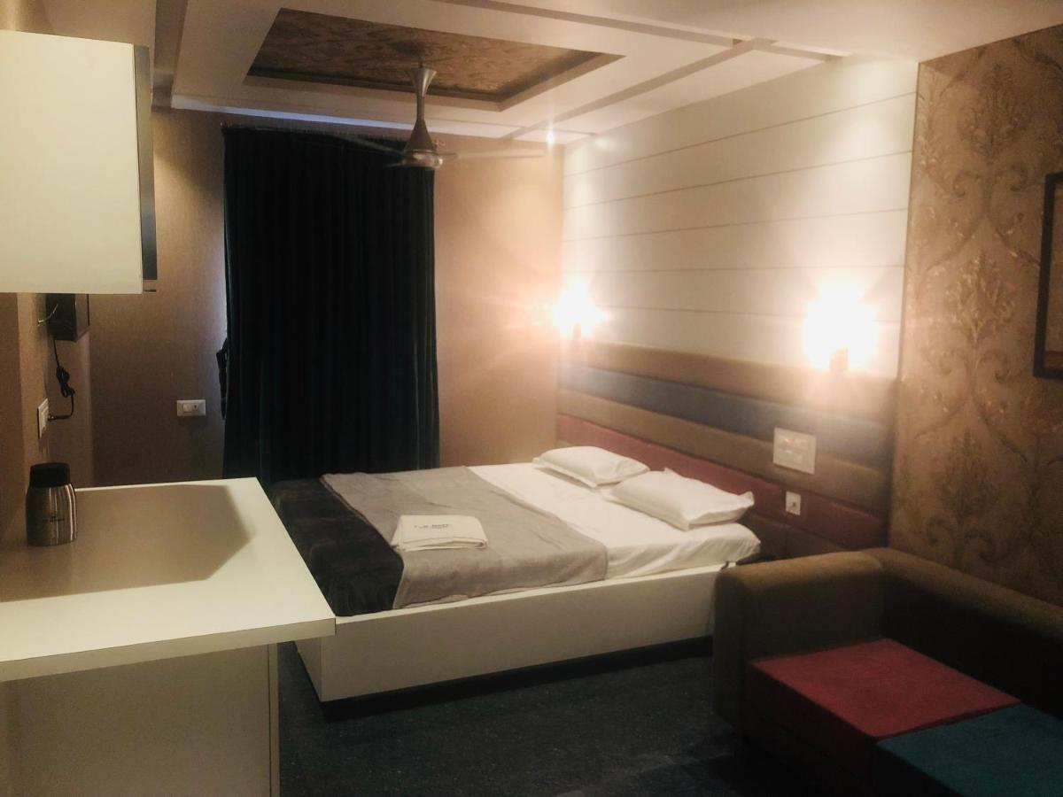 Dharmapuri C M Hotel מראה חיצוני תמונה